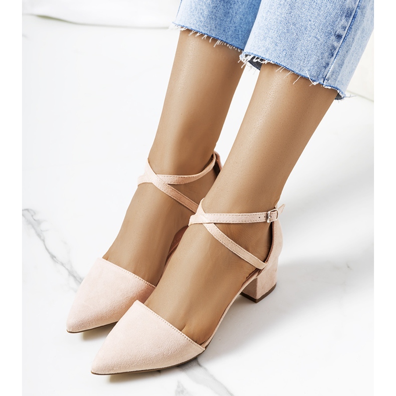 Escarpins beiges sur le Hyde post 1