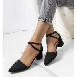 Escarpins noirs sur le Hyde post 1