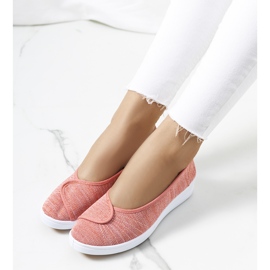 Ballerines roses sur le compensé Drost 1