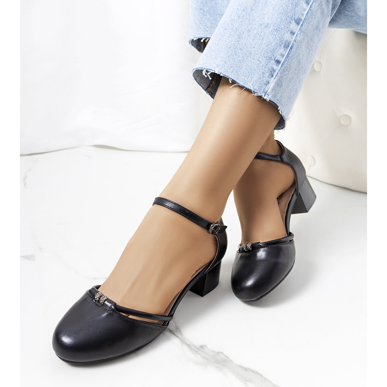 Escarpins noirs sur un poteau Lynden bas 1