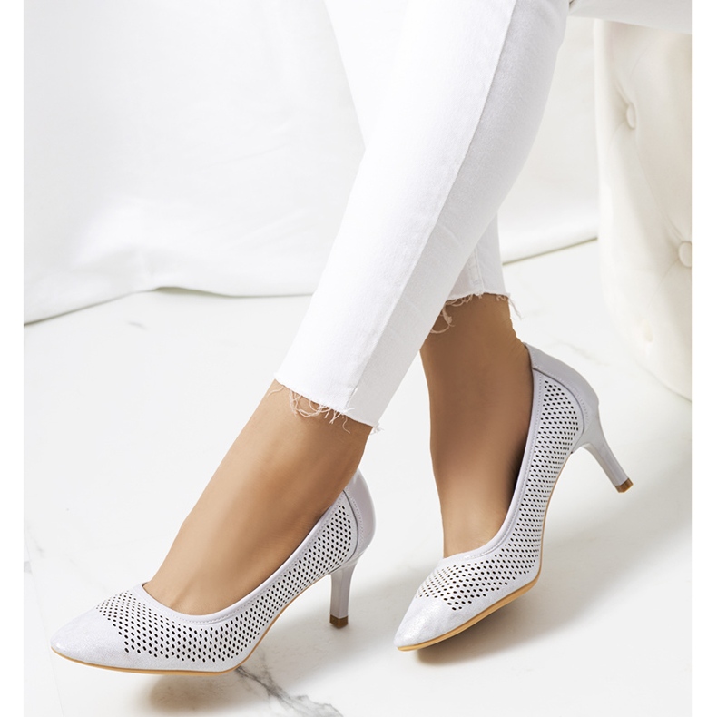 Escarpins ajourés gris sur talon Carling argent 1 Escarpins ajourés gris sur talon Carling argent 1