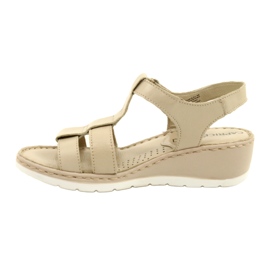 Sandales confortables en cuir Caprice 28152-28 443 Beige 1