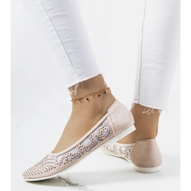 Ballerines beiges à décors Selam ajourés 2