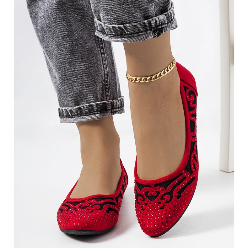 Ballerines rouges à ornements Selam ajourés le noir 1