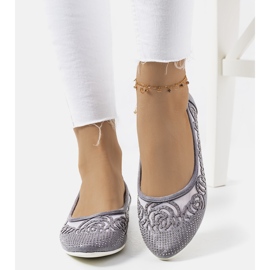 Ballerines grises à décors Astrid ajourés 1
