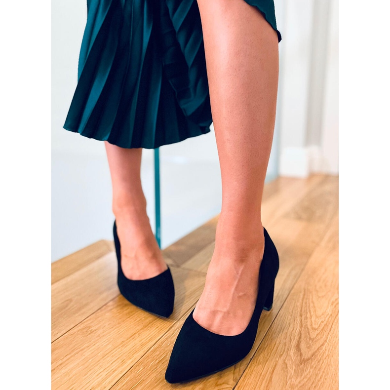 Pompes sur le poste Durga Black le noir 1