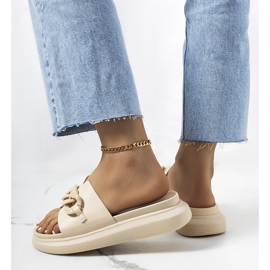 BM Babouches beiges avec chaîne Levy 1 BM Babouches beiges avec chaîne Levy 1