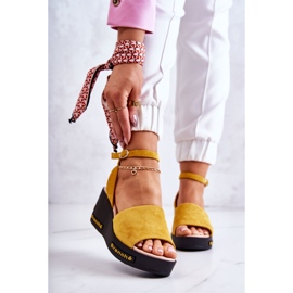 Vinceza Sandales compensées en daim pour femmes Jaune Cortena 1