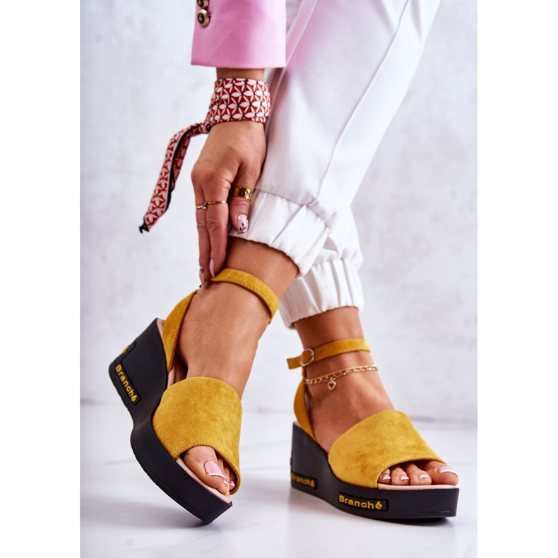 Vinceza Sandales compensées en daim pour femmes Jaune Cortena 2