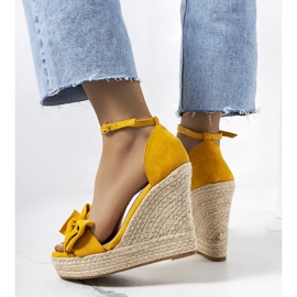 Espadrilles jaunes sur la cale Terrace 1
