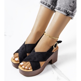 Sandales noires sur la plateforme Chapel 1