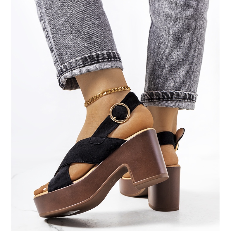 Sandales noires sur la plateforme Chapel le noir 2