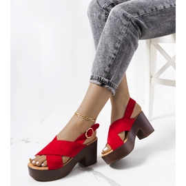 Sandales rouges sur la plateforme Chapel 1 Sandales rouges sur la plateforme Chapel 1