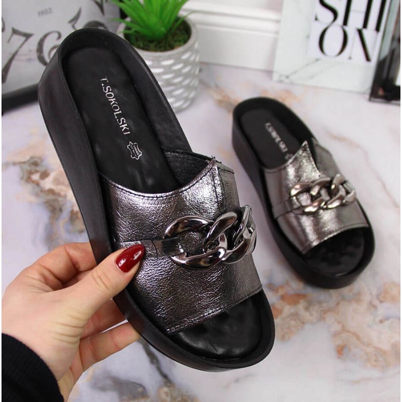 Babouches en cuir avec une chaîne T.Sokolski W SCA161 argent 1