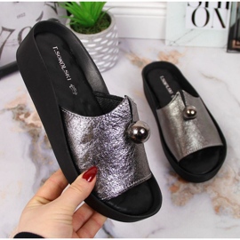 Chaussons en cuir avec une boule décorative T. Sokolski W SCA165A argent 1 Chaussons en cuir avec une boule décorative T. Sokolski W SCA165A argent 1