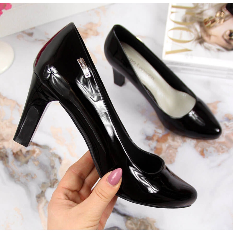 Escarpins noirs, poteau laqué par Sergio Leone le noir 2 Escarpins noirs, poteau laqué par Sergio Leone le noir 2