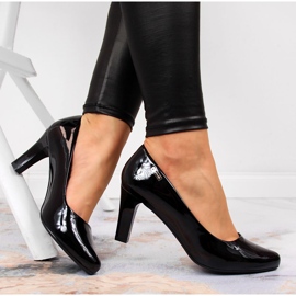 Escarpins noirs, poteau laqué par Sergio Leone le noir 1 Escarpins noirs, poteau laqué par Sergio Leone le noir 1