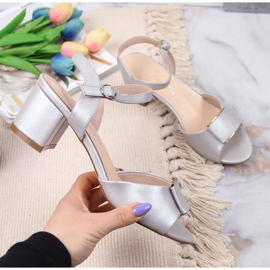 Sandales argentées sur le poteau de Sergio Leone beige 1