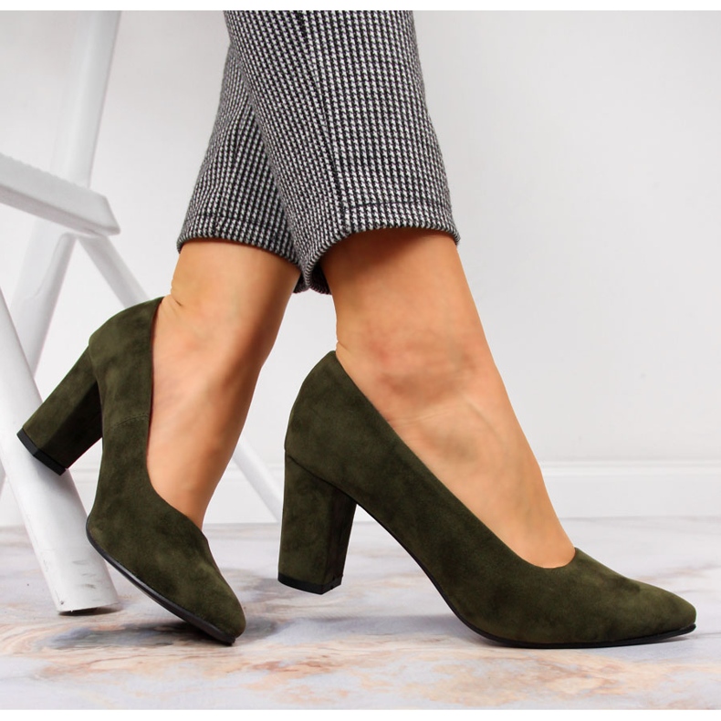 Escarpins sur le poteau en daim olive Monique vert 1