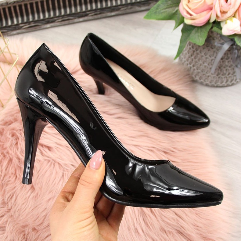 Escarpins sur un talon aiguille verni noir Sergio Leone 1