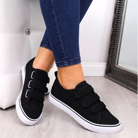 Baskets basses Atletico en textile à scratchs noires 1