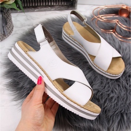 Sandales pour femmes en cuir sur un coin blanc Rieker V0271 blanche 2