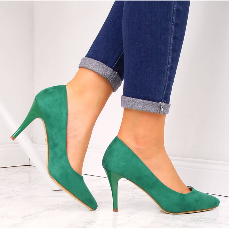 Escarpins sur un stiletto Sergio Leone en daim vert 1