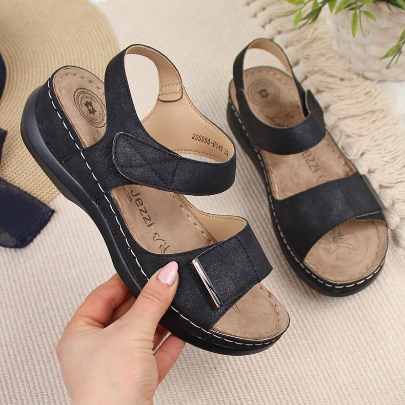 Sandales noires pour femmes avec velcro noir eVento 2