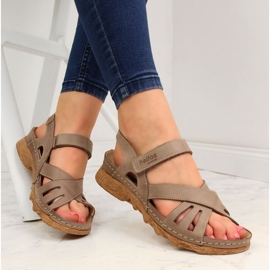 Sandales cuir femme à scratch beige Helios 256 1