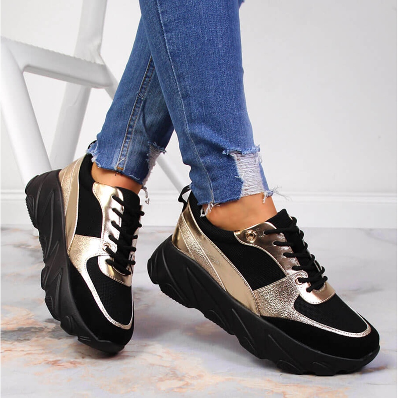 Chaussures de sport pour femmes sur la plateforme Potocki le noir d'or 1