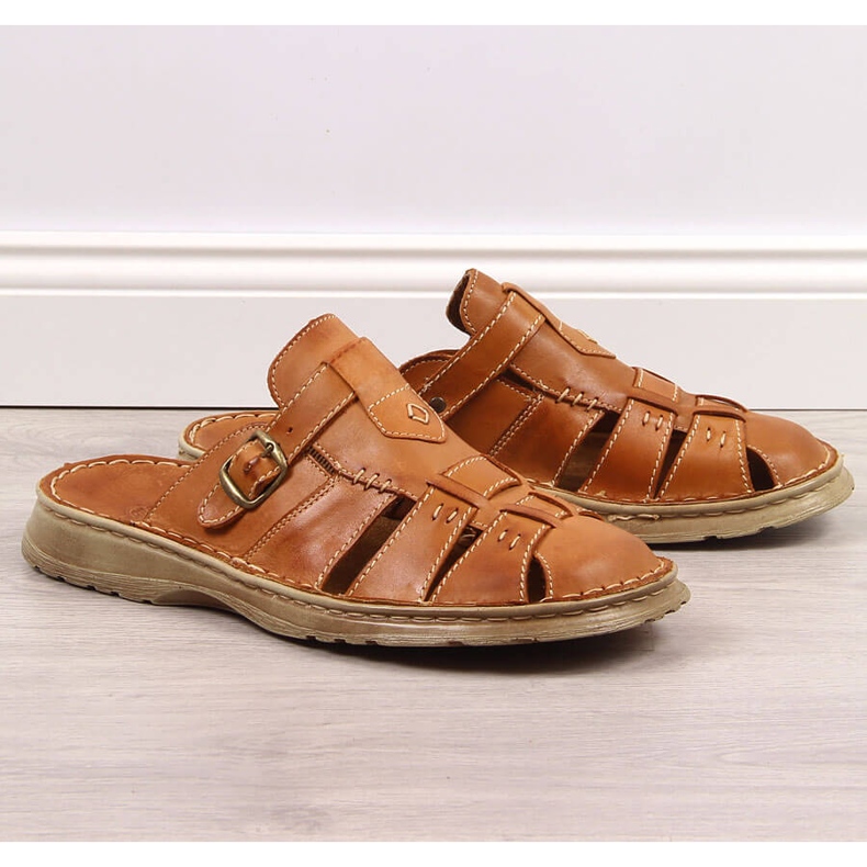 Pantoufles confortables en cuir marron pour hommes Łukbut 962 brun 1