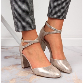 Sandales pour femmes sur le poteau d'or de Sergio Leone doré 1