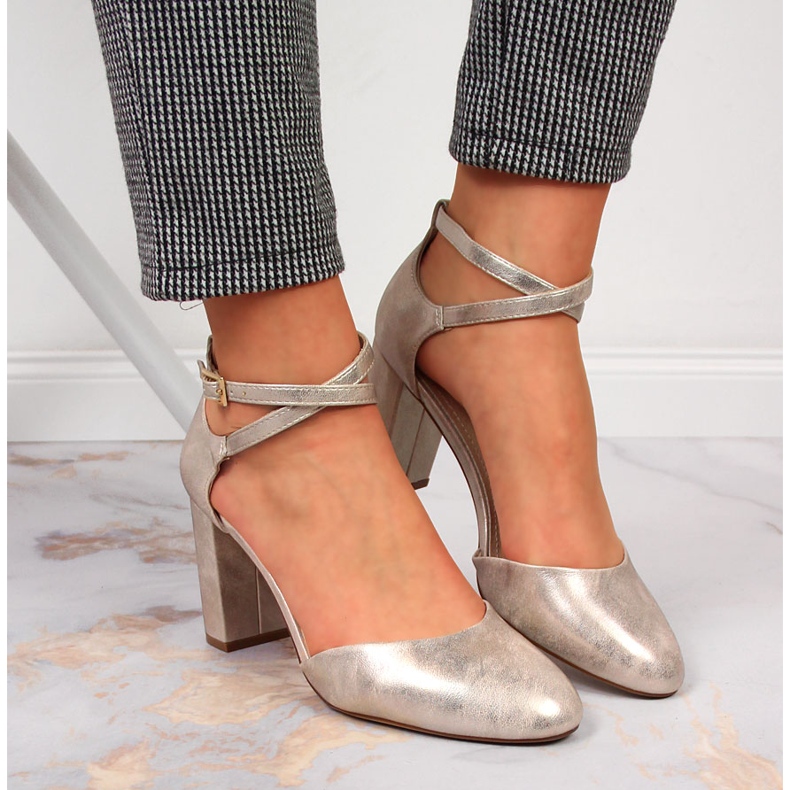 Sandales pour femmes sur le poteau d'or de Sergio Leone doré 1