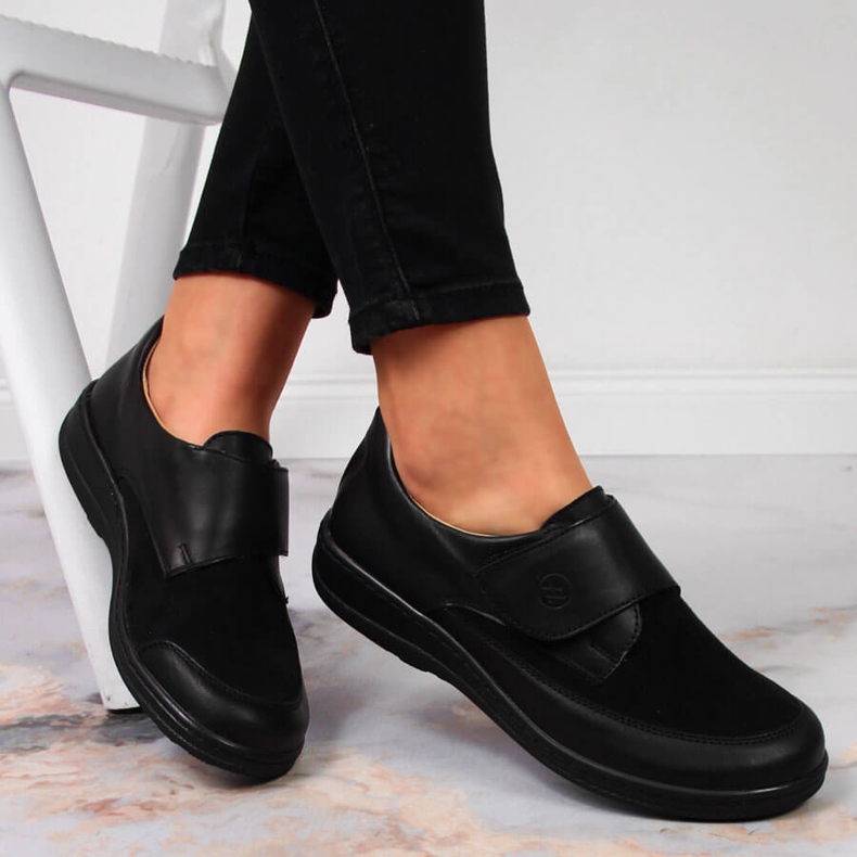 Chaussures femme en cuir avec velcro noir Helios 395 1