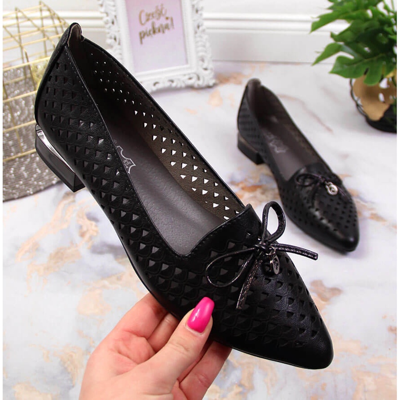 Chaussures Jezzi noires pointues ajourées pour femmes 1