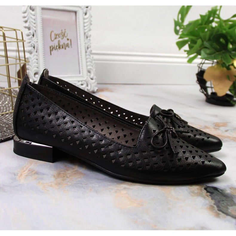 Chaussures Jezzi noires pointues ajourées pour femmes le noir 2
