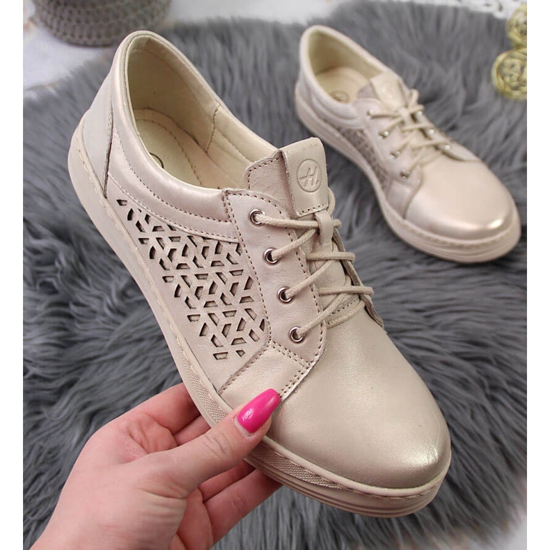 Chaussures femme en cuir confortables, dorées Helios 375 1