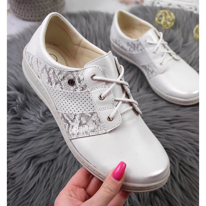 Chaussures confortables en cuir pour femmes, argentées Helios 399 1 Chaussures confortables en cuir pour femmes, argentées Helios 399 1