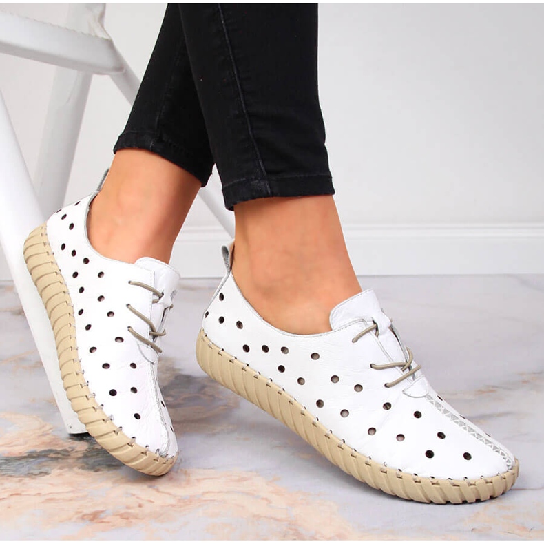 Chaussures confort ajourées Artiker blanches 2