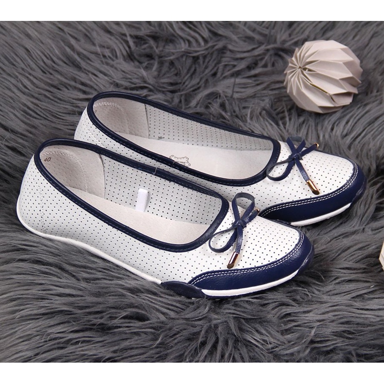 Ballerines femme blanches en cuir ajouré eVento 2