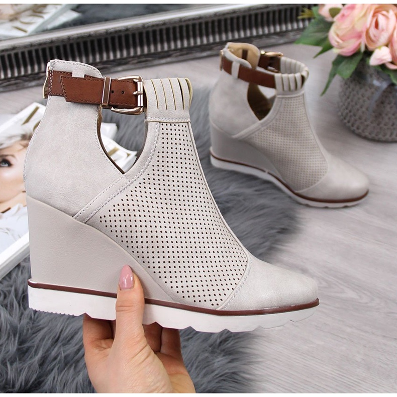 Baskets femme beiges à semelles compensées ajourées Filippo 2