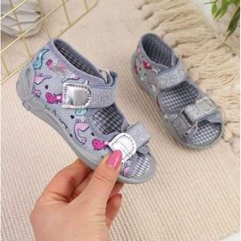 Chaussons pour filles pour la maternelle avec velcro Befado argenté gris 1