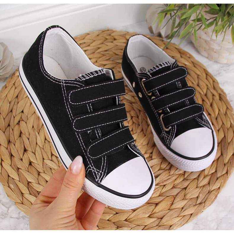 Baskets basses noires pour enfant Atletico avec fermetures velcro 1