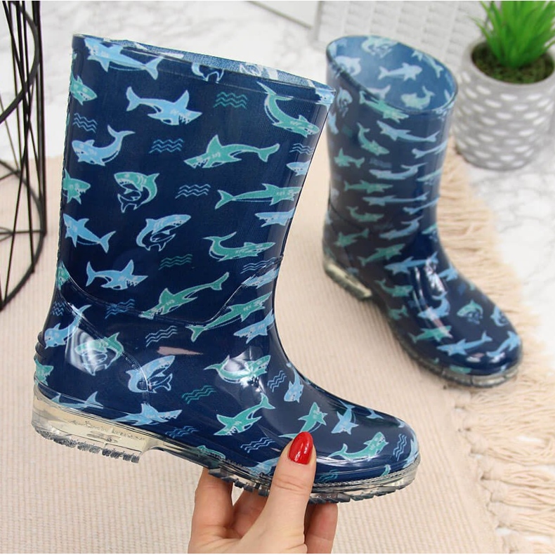 T.Sokolski Galoches garçon avec requins bleu marine par T. Sokolski 1 T.Sokolski Galoches garçon avec requins bleu marine par T. Sokolski 1