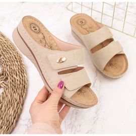 Chaussons velcro beiges confortables pour femme eVento 2