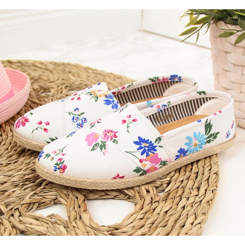 Espadrilles pour filles à fleurs blanches McKeylor's 2