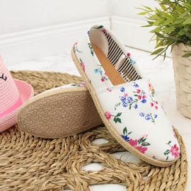 Espadrilles pour filles à fleurs blanches McKeylor's 4