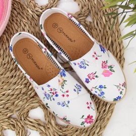 Espadrilles pour filles à fleurs blanches McKeylor's 3