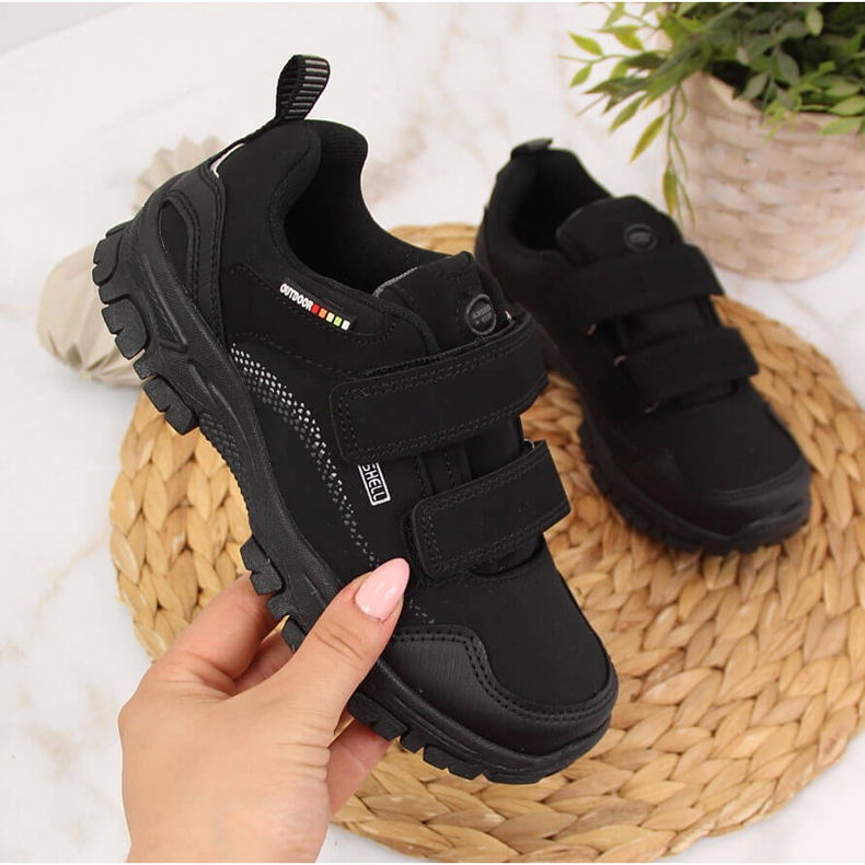 Chaussures de trekking imperméables pour enfants à velcro imperméables American Club noires 1