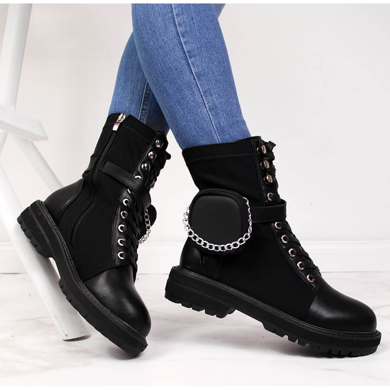 Bottes en cuir pour femmes avec une poche noire Goe II2N4024 1